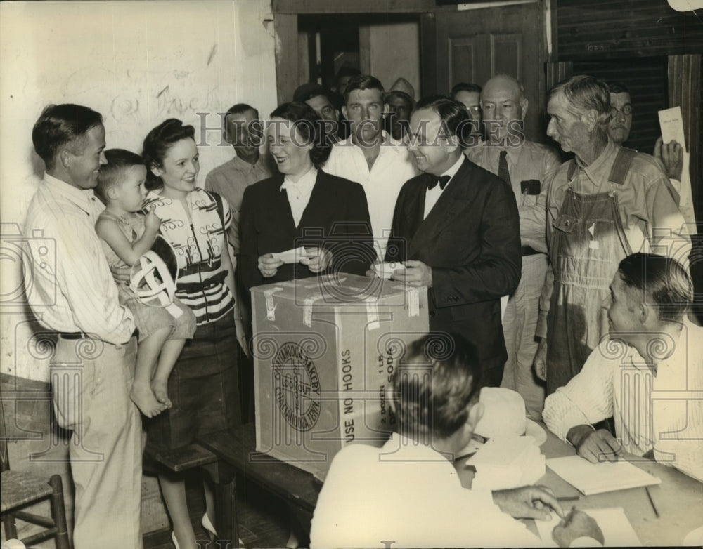 Press Photo Governor and Mrs. E.D. Rivers cats their votes - sba13397 ...