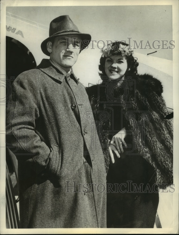 1938 Press Photo Tommy Farr and fiancee Eileen Wenzel arrive in Hollywood - Historic Images