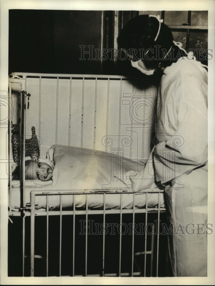 1937 Press Photo Barbara Stobie and Mother Bernice at Doernbecher Hospital - Historic Images