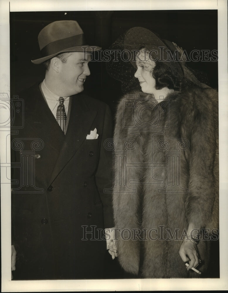 1940 Press Photo Mr. and Mrs. Henry Topping, Jr. arrive in federal court - Historic Images