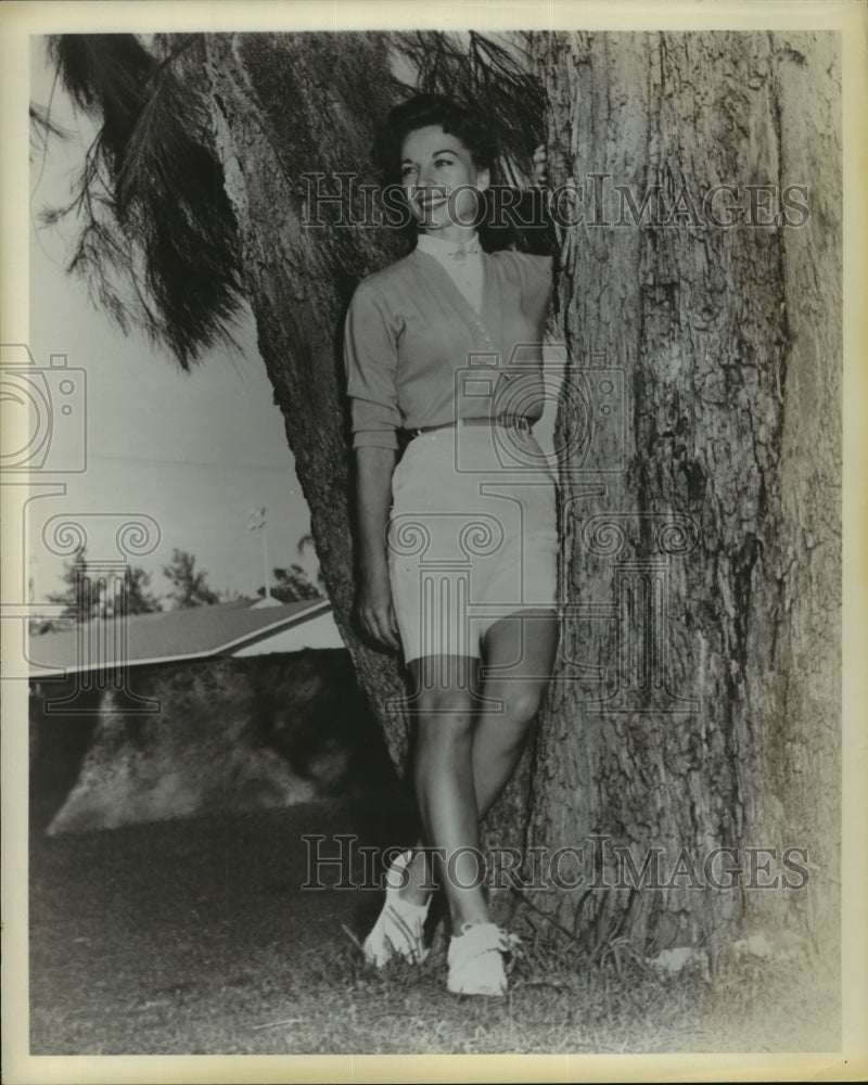 Press Photo The smiling photograph of a beautiful woman - sba13808-Historic Images