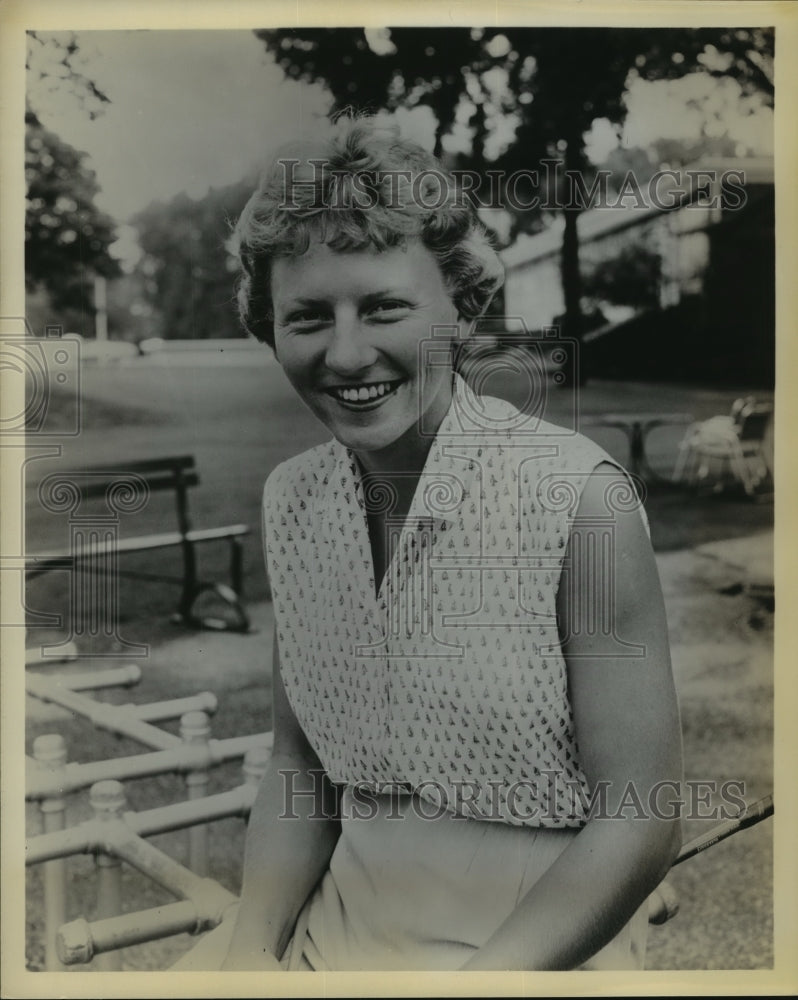 Press Photo Professional Golfer Maureen MacKenzie - sba13813 - Historic Images