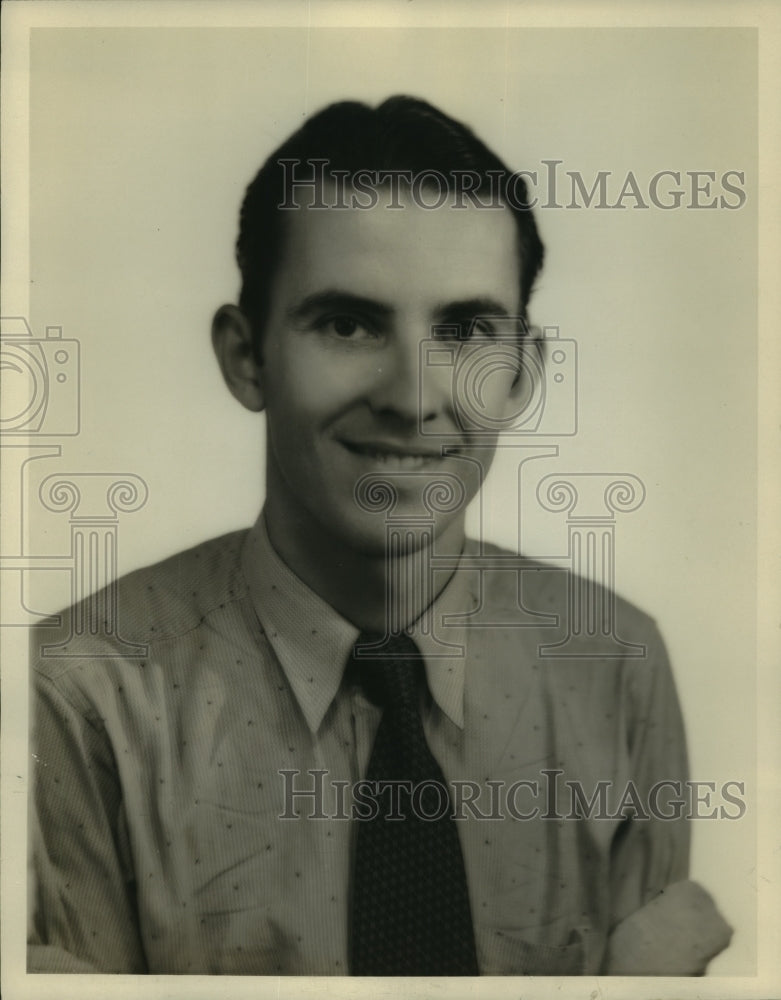 Press Photo Mr Vincent W Walker in a shirt and tie - sba13870-Historic Images