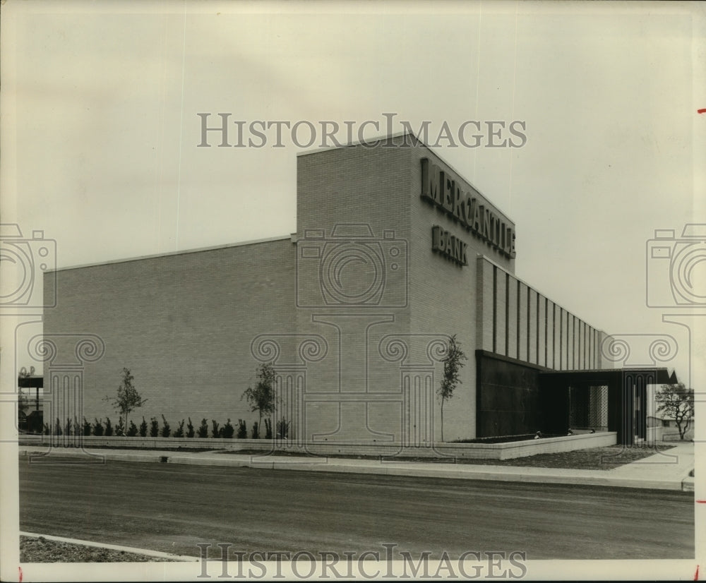 Press Photo Mercantile Bank in a view of building from the side - Historic Images