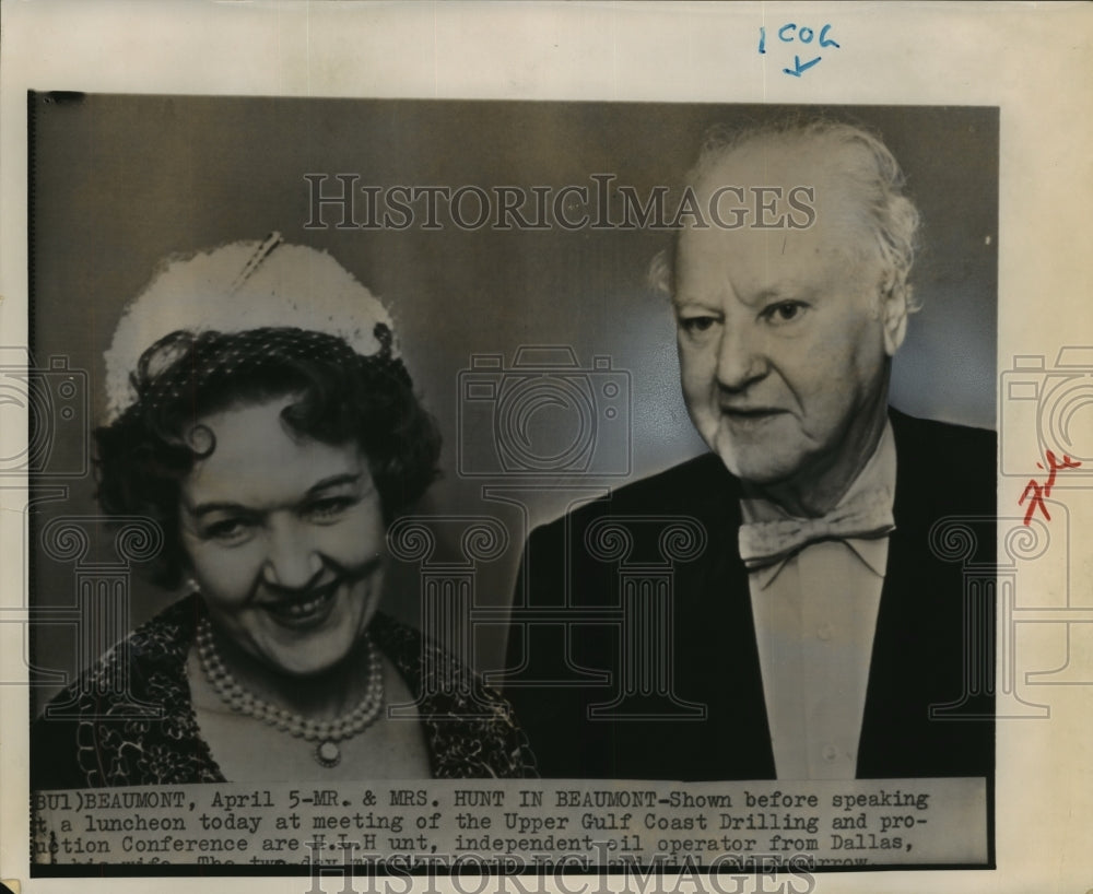 Press Photo  Mr. and Mrs. H. Hunt at the Upper Gulf Coast Drilling Conference - Historic Images