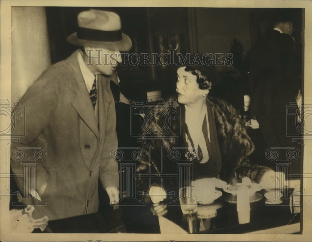 1932 Press Photo Mrs. Gail Stephens Kinard was served the alienation suit papers-Historic Images