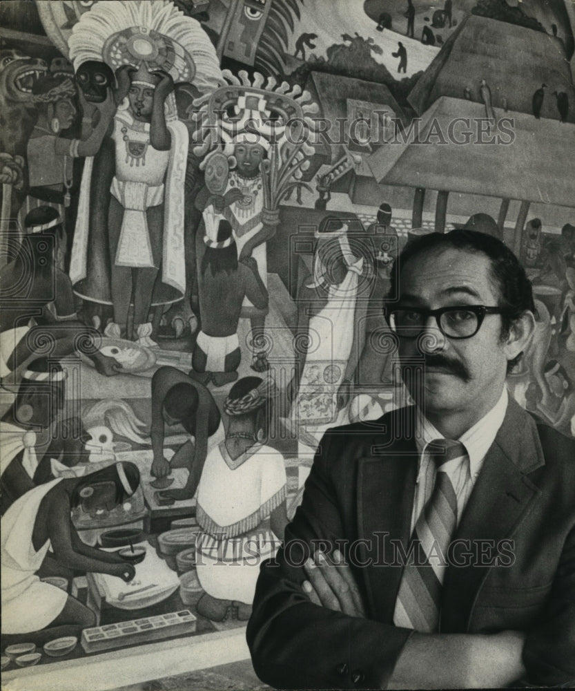 Press Photo Alberto Mijangos in front of an art mural - sba14744-Historic Images