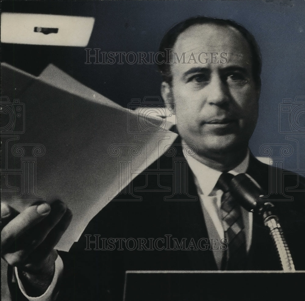 1970 Press Photo Attorney Frank Hill making an announcement - sba14750- Historic Images
