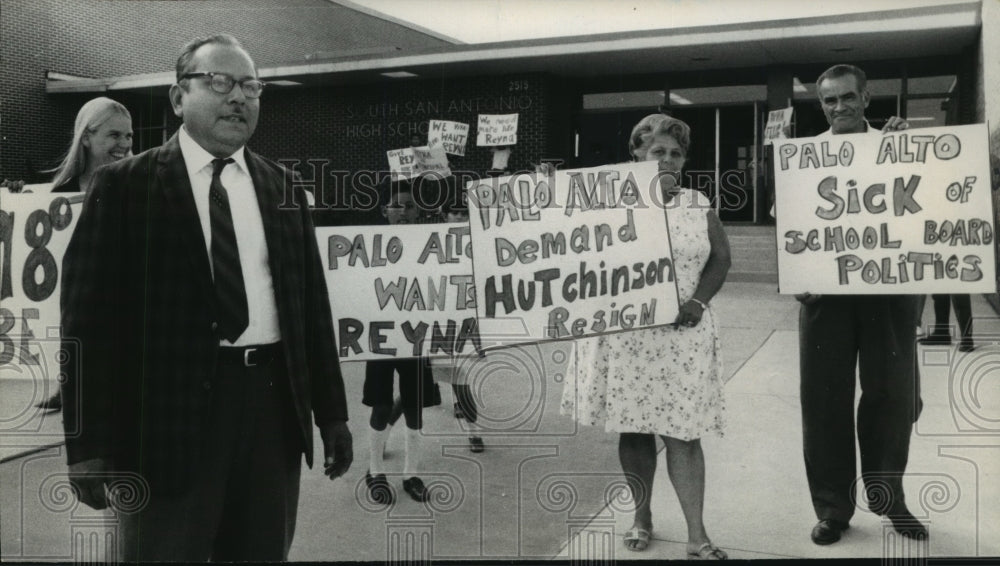 1970 Press Photo Felipe Reyna leading a strike in Palo Alto - sba14820-Historic Images