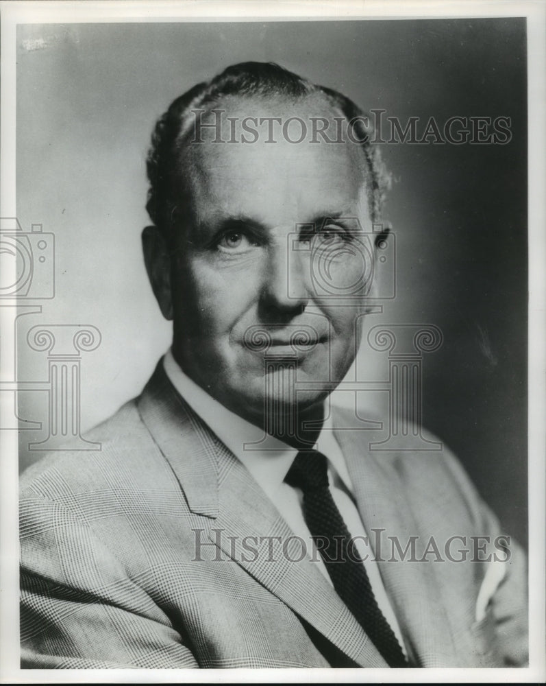 Press Photo A closeup of a serious looking man - sba15170-Historic Images