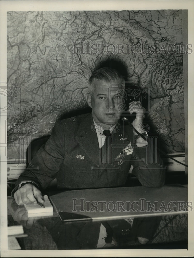 1952 Press Photo Brig Gen John H Michaelis at his Shape office in Paris-Historic Images