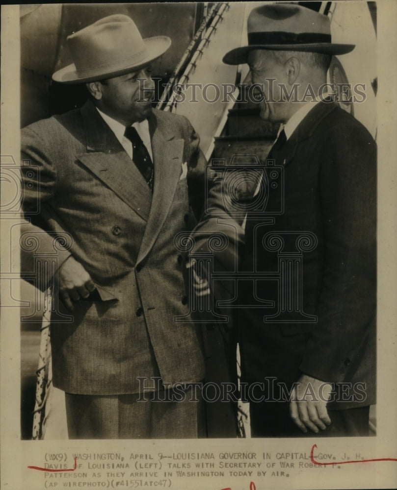 1947 Press Photo Governor J.H. Davis chats with War Secretary Robert Patterson-Historic Images