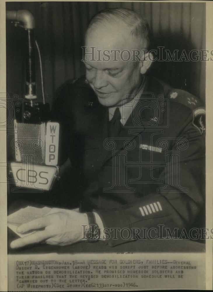 1946 Press Photo General Dwight Eisenhower studies his message for the soldiers-Historic Images