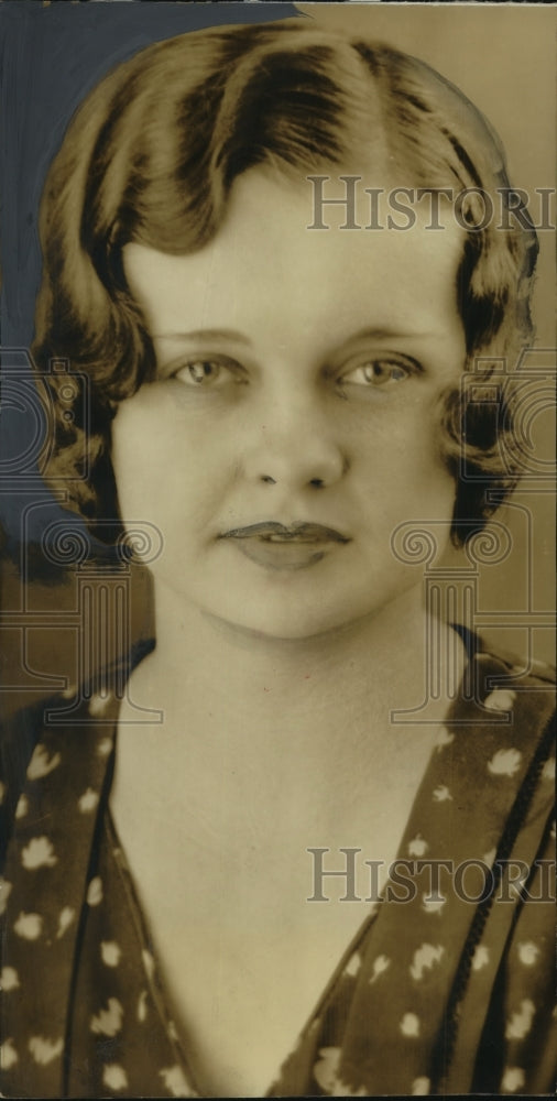 Press Photo Miss Dorothy Watt poses for the camera - sba16313-Historic Images