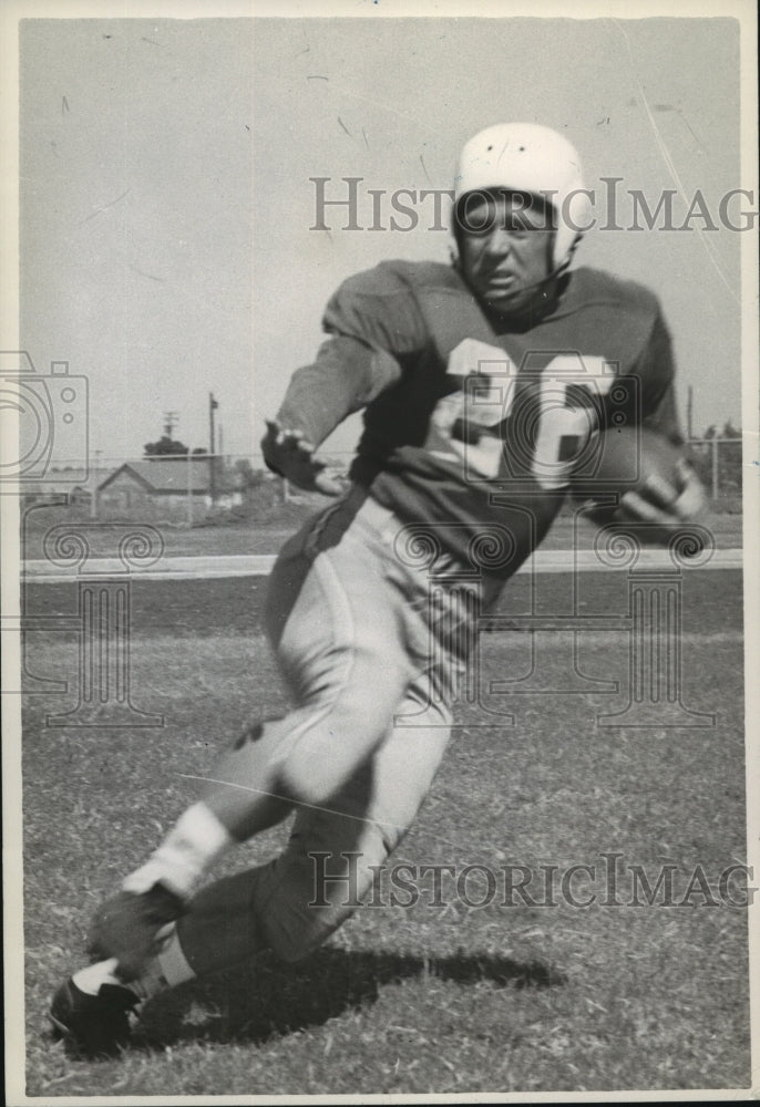 Press Photo Tommy Gray shown in a football action - sba16340 - Historic Images
