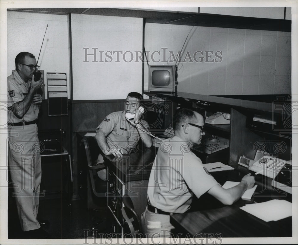 Press Photo SAAMA Command Post MSgt Roy Huff, A1C James Moslen, TSgt CR Sumner-Historic Images