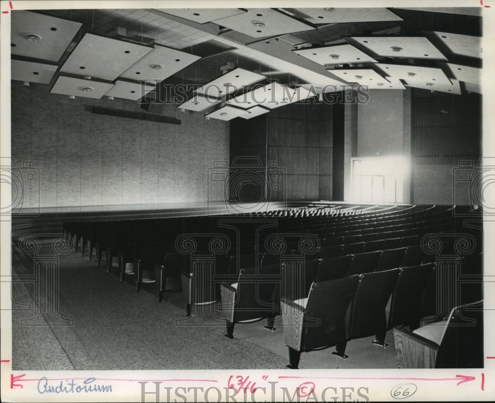 Press Photo  The auditorium of a school building - Historic Images
