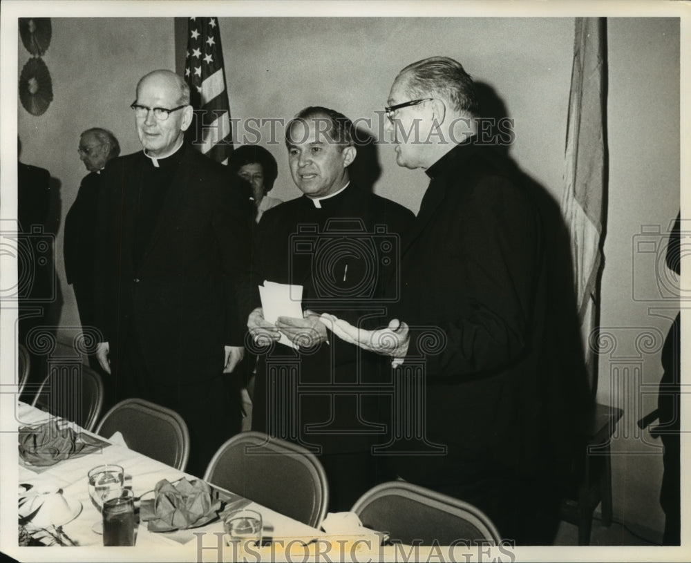 1970 Press Photo Bishop P. Flores talks with Catholic priests - sba16604-Historic Images
