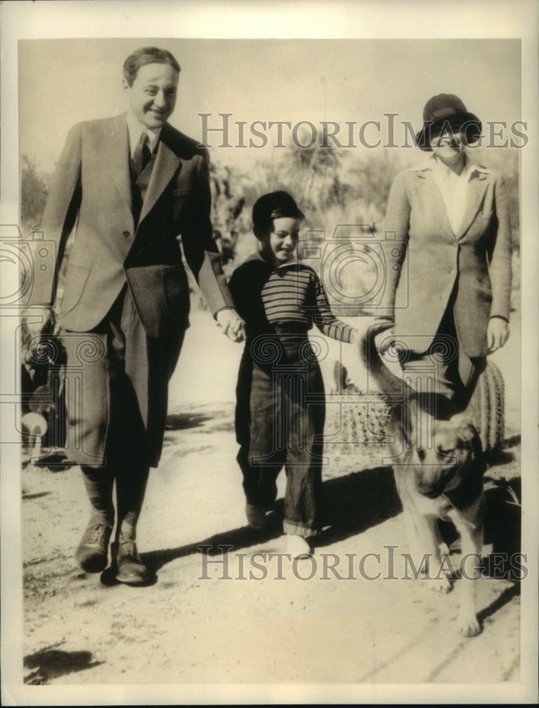 1935 Mr & Mrs William H Woodin & son William Jr in Tuscon AZ - Historic Images