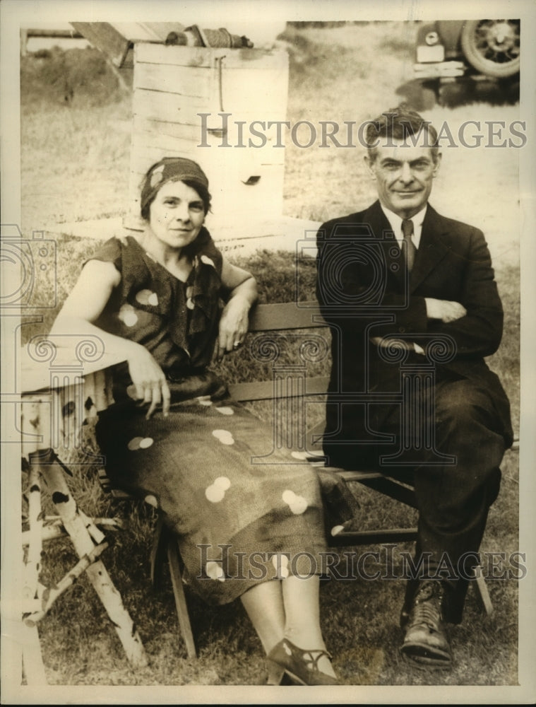 1934 Press Photo Jasper McLevy with Vida Stearns as he campaigns in CT-Historic Images