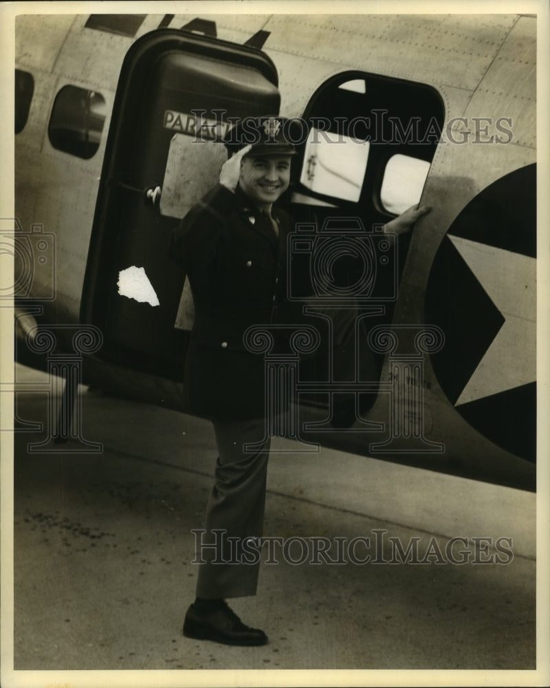 Press Photo A captain smiles for a photograph before boarding a aircraft-Historic Images