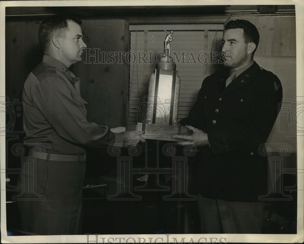 1945 Press Photo Col.George A. Blakey received the Semi-Pro Baseball Trophy-Historic Images