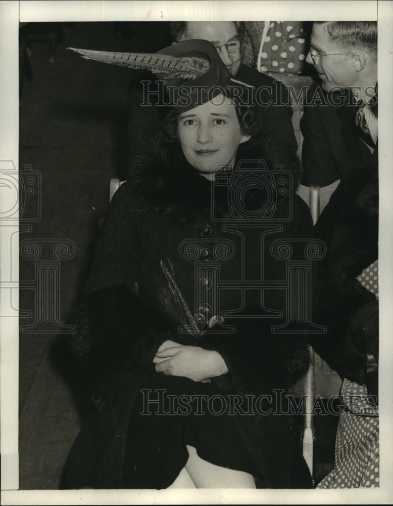 1941 Press Photo Mrs. Elizabeth C. Mayo sits in a hearing at a Municipal Court-Historic Images