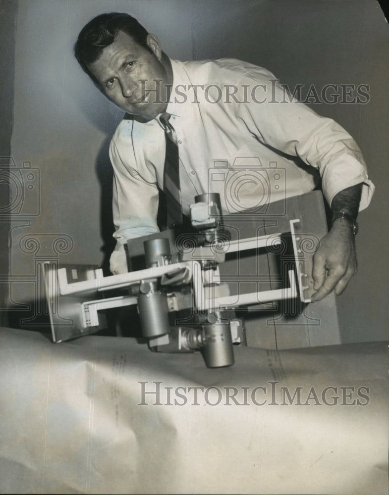 Press Photo Walter W. Rosenlusch showing an instrument at Kelly - sba17659-Historic Images