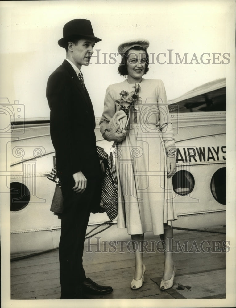1938 Press Photo Alfred Gywnne Vanderbilt with bride former Manuela Maria Hudson-Historic Images