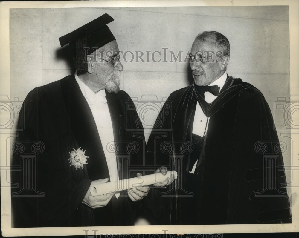 1938 Press Photo Dr. Louis Martin honored at the University of Pennsylvanian-Historic Images