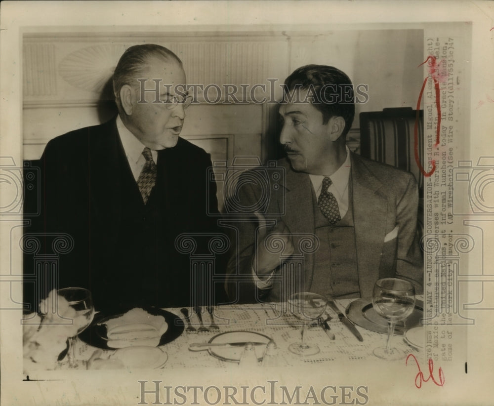 1947 Press Photo President Miguel Aleman of Mexico chats with Warren Austin - Historic Images