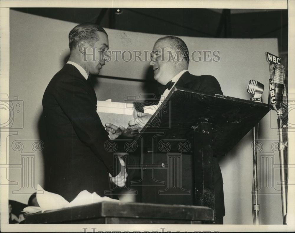 1941 Press Photo Frank Jurowski INS photographer &amp; Martin McEvilly - sba18426-Historic Images