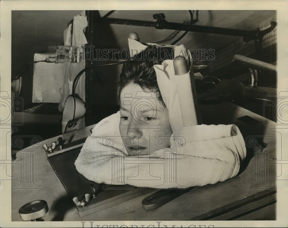 1940 Press Photo George Herrick victim of infantile paralysis in an iron lung-Historic Images