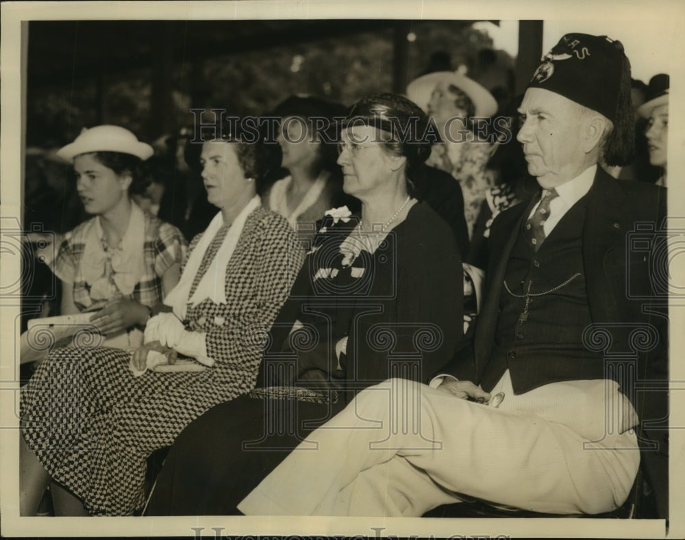 1935 Press Photo Jean Wallace, Mrs Henry Wallace, Mr &amp; Mrs Daniel Roper-Historic Images