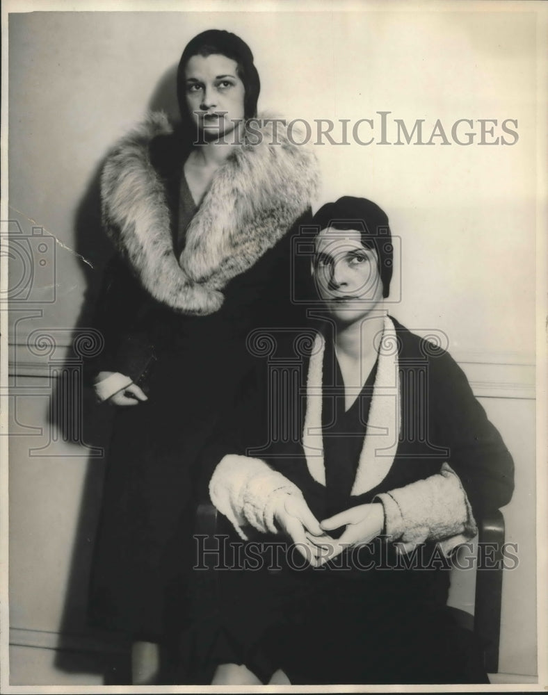 1931 Dorothy Winship, widow of Emory Winship shown with her sister - Historic Images