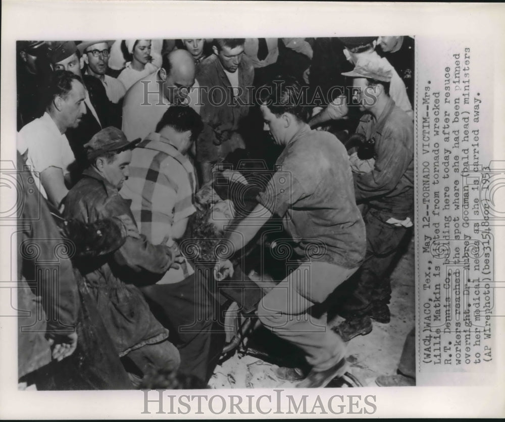 1953 Press Photo Mrs. Lilie Matkins is rescued from a tornado wrecked building-Historic Images