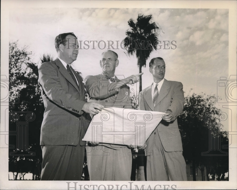 Press Photo John C Penn, william Robertson, Hugh R Watkins at La Quinta course-Historic Images