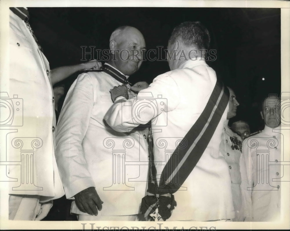 1938 Press Photo Admiral Bloch decorated by President Juan Arosemena of Panama - Historic Images