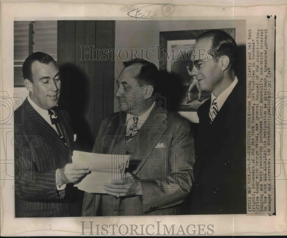 1947 Press Photo Dan Topping and Del Webb with George Weiss at Yankees&#39; office-Historic Images