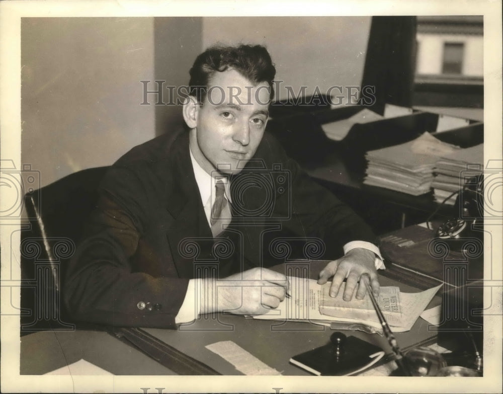 1956 Press Photo Robert Hendonof takes over Philadelphia FBI Office - sba20099-Historic Images