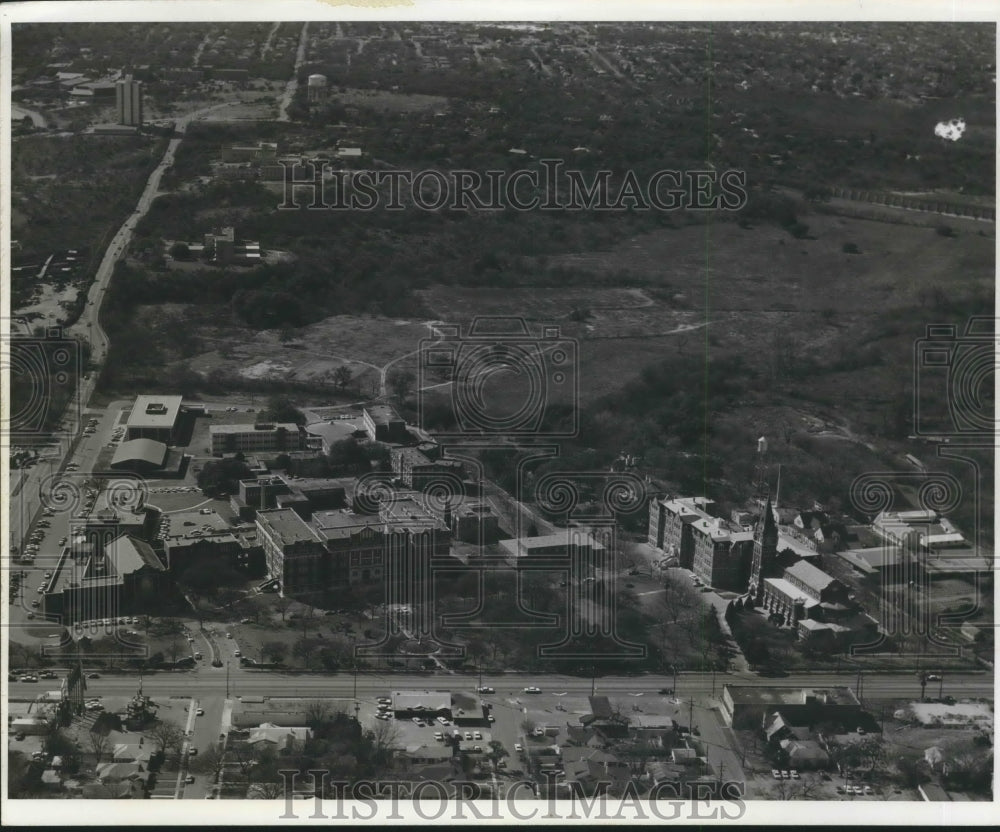 Press Photo Incarnate Word College seen in an aerial view of campus - sba20288-Historic Images