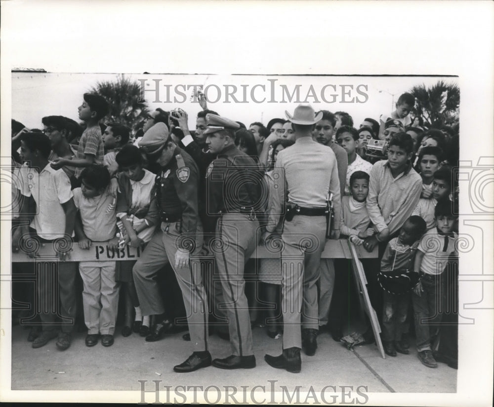 Press Photo Police hold back crowd after speech while LBJ shakes hands-Historic Images
