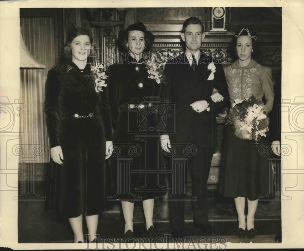 Press Photo Mr and Mrs Arthur McCashin shown following their wedding-Historic Images