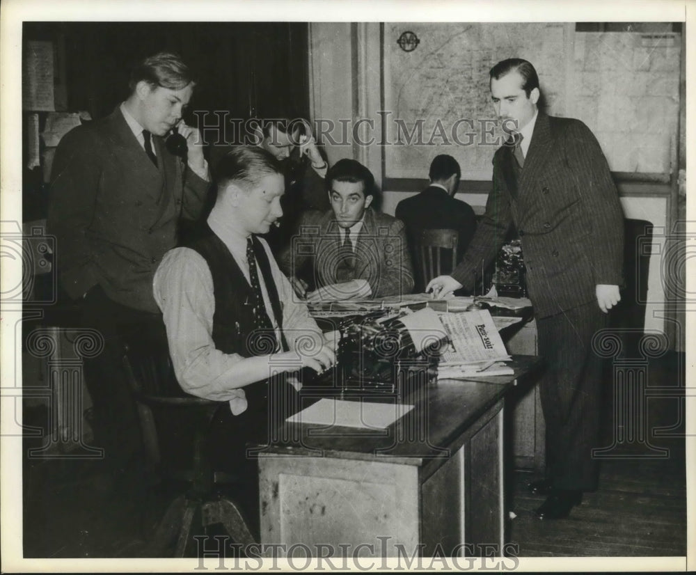 Press Photo A corner of the Paris bureau of International News Service - Historic Images