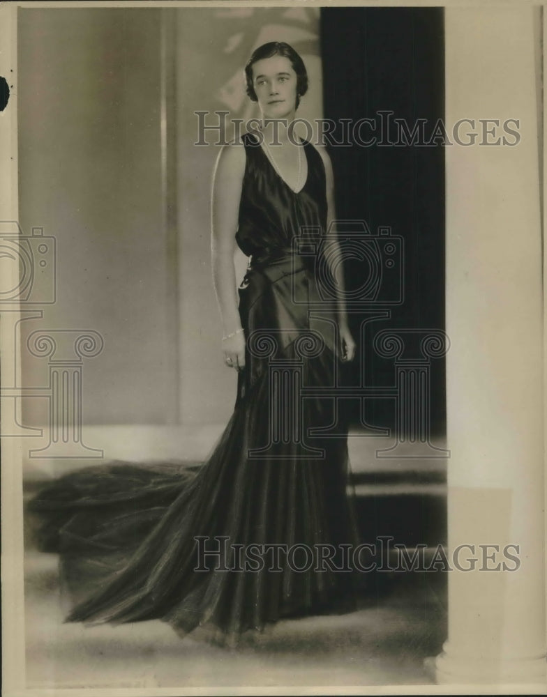 1930 Press Photo Miss Polly Putnam wearing her black satin evening gow - Historic Images 1930 Press Photo Miss Polly Putnam wearing her black satin evening gow - Historic Images