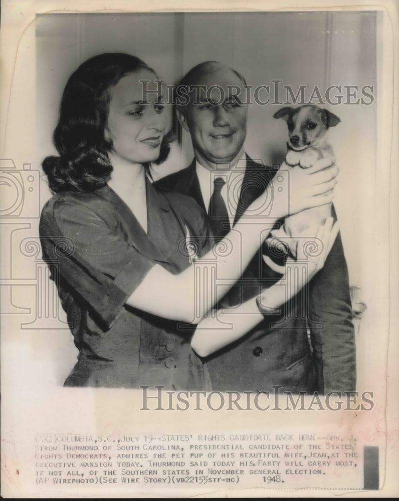 1948 Press Photo Gov J Strom Thurmond of SC presidential candidate with a puppy-Historic Images