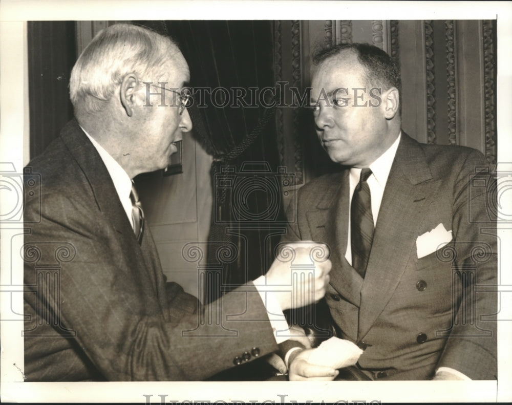 1939 Press Photo Senator Charles Tobey talks with Senator John Danaher-Historic Images