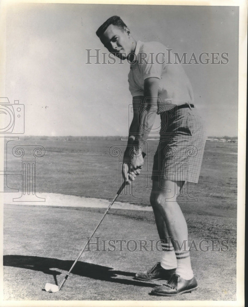Press Photo Jeff Andrick in action on a golf course - sba22350-Historic Images