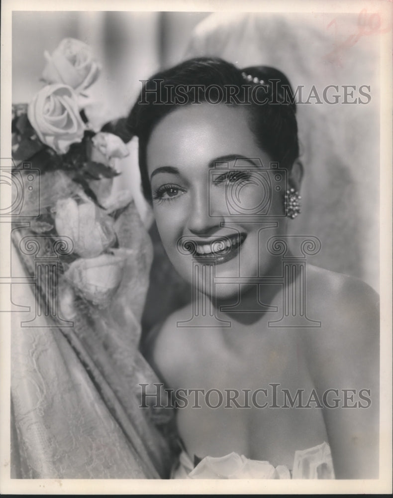 Press Photo American actress Dorothy Lamour in a photoshoot - Historic Images