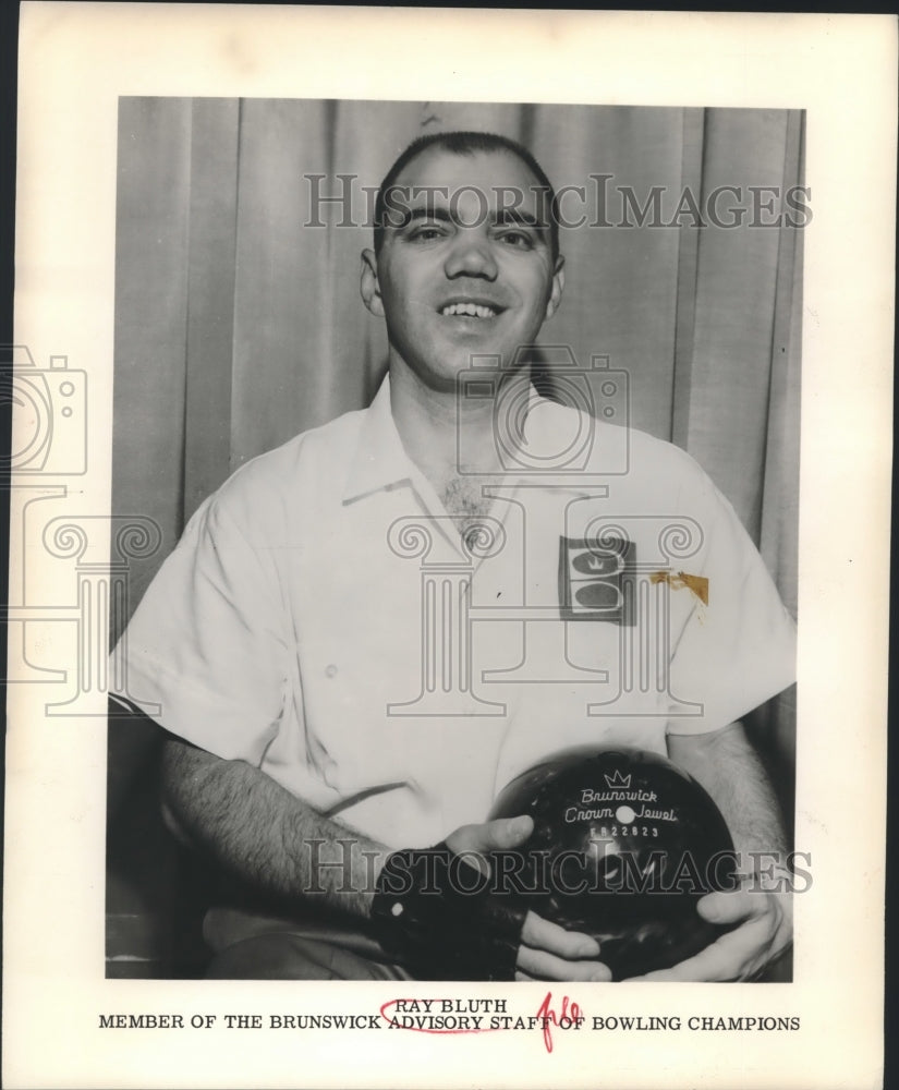Press Photo Ray Bluth of the Brunswick Advisory Staff of Bowling Champions-Historic Images